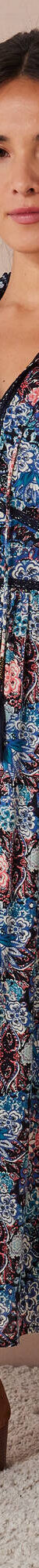 Robe longue imprimé floral finition macramé (marine / bleu) Robe longue imprimé floral finition macramé (marine / bleu)